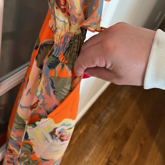 🧡 FLORAL JUMPSUIT 🧡 - Picture 3 of 5